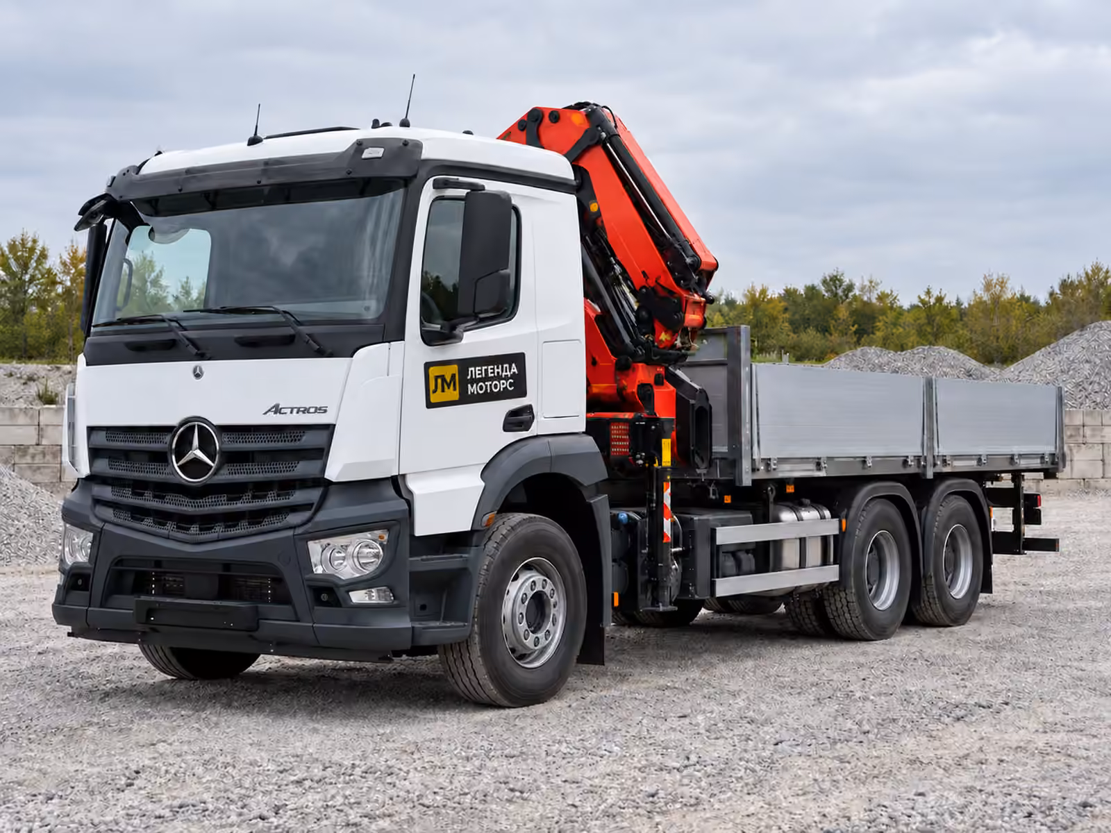 Mercedes Actros — вигляд спереду під кутом, ілюстрація