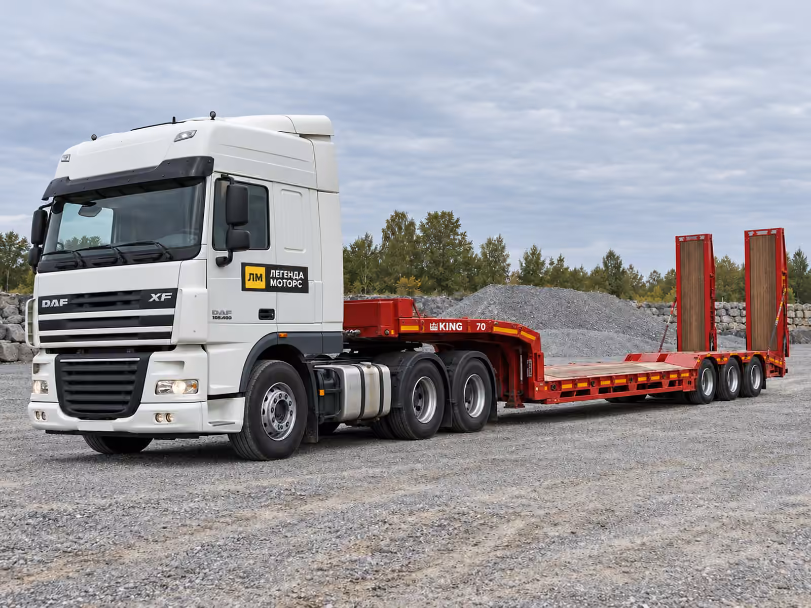 DAF XF 105 + King 70 — вигляд спереду під кутом, ілюстрація
